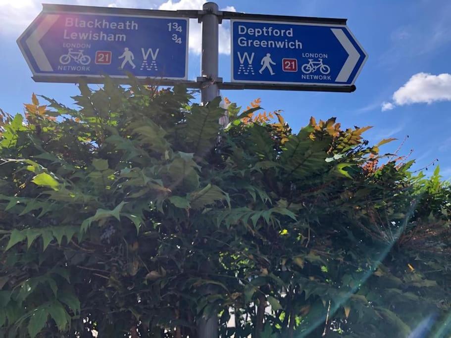 Morden Flat Close To Dlr Station With Free Parking London Exterior photo