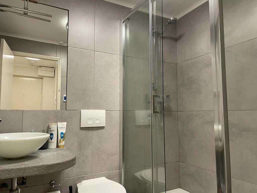 Morden Flat Close To Dlr Station With Free Parking London Exterior photo
